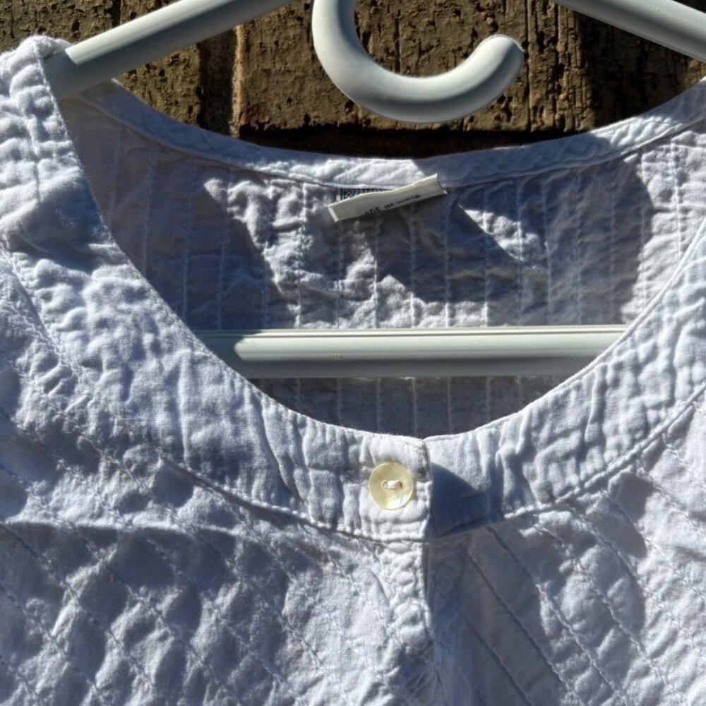 White Textured Sleeveless Blouse (Size XS)